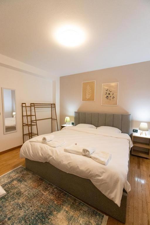 Light-2 Lovely Apartment In Tiranë Luaran gambar