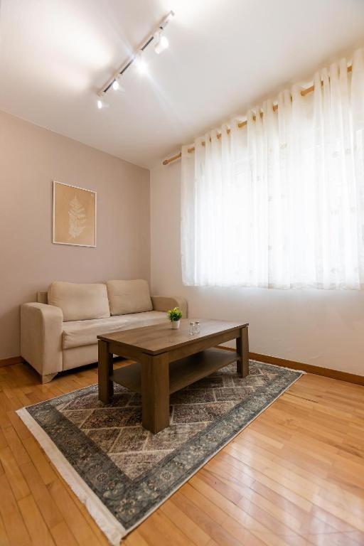 Light-2 Lovely Apartment In Tiranë Luaran gambar